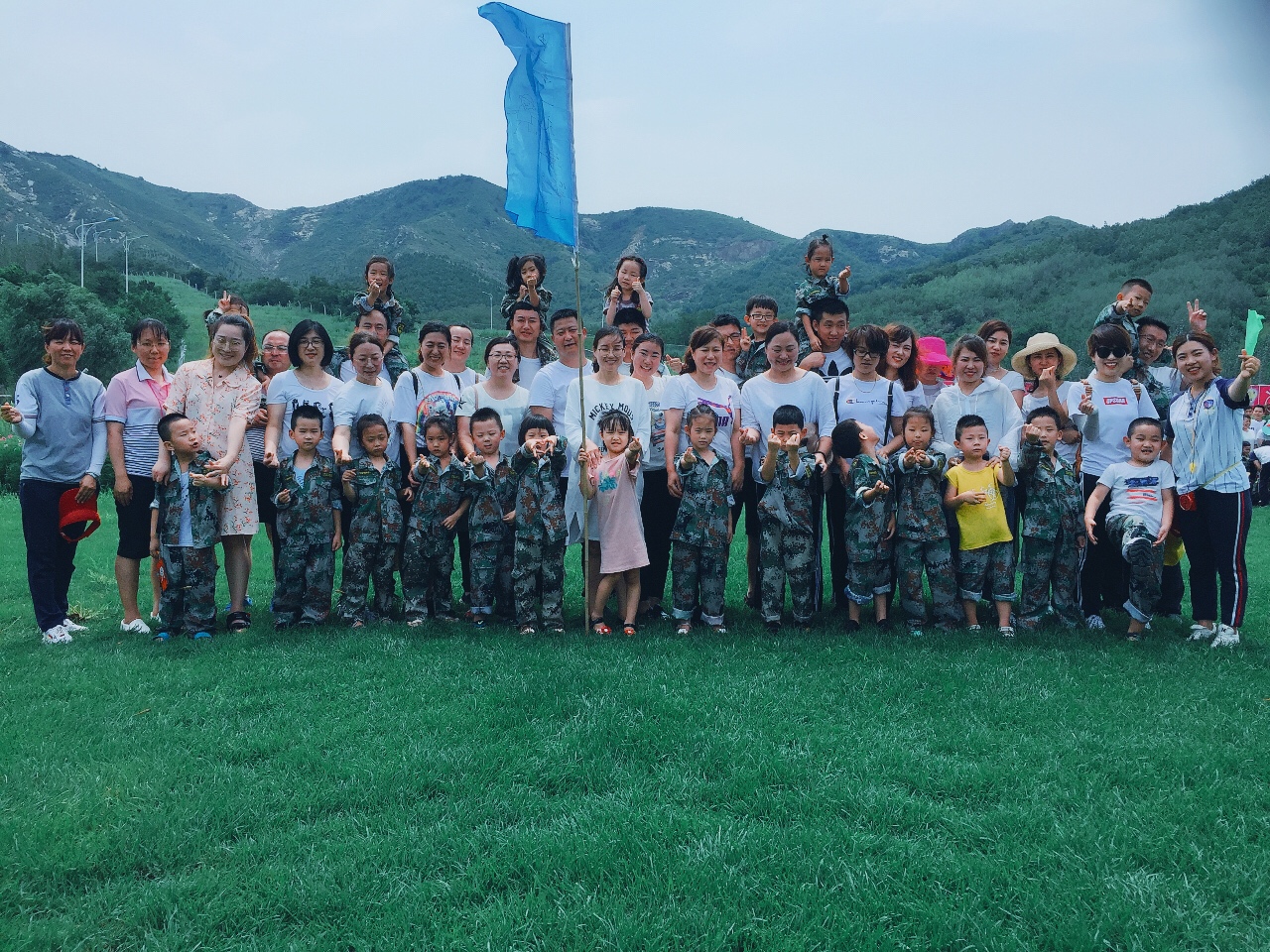 中一拓展集体合影